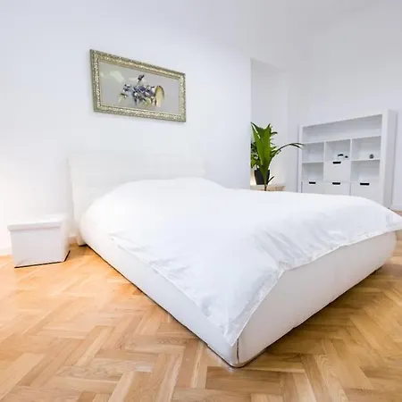 Art Nouveau - 210 M2 Apartman *